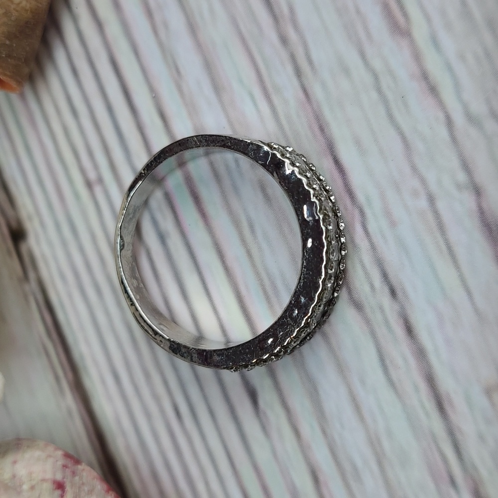 SILVER ROUND AND EMERALD CUT  FASHION RING - Picture 5 of 8